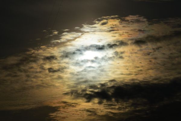 Solar halo and iridescent clouds in Moscow. 07.12.25